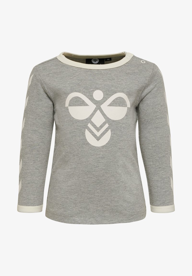 Grå långärmad skjorta av bomull med en stor vit abstrakt design i mitten och vita zigzagmönster på ärmarna.