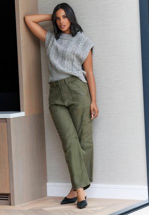 UTILITY WIDE PETITE - Stoffhose - khaki green
