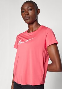Nike Performance ONE TOP - Camiseta deportiva - aster pink/glacier blue