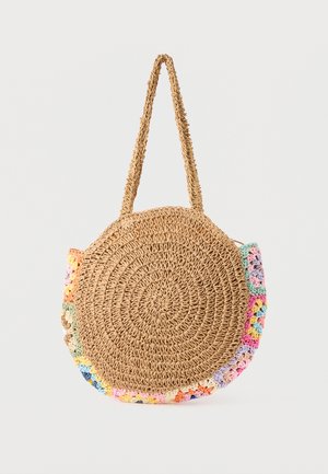 Sac à main rond en paille tissée avec une bandoulière courte et des accents multicolores en crochet autour des bords.