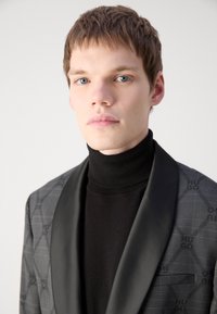 HUGO KRIS TEAGAN - Kostiumas - grey