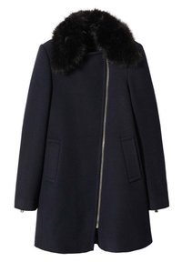 Manteau bleu marine foncé avec fermeture éclair argentée asymétrique, manches longues, deux poches avant et un large col en fausse fourrure noire.