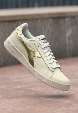 GAME METAL - Trainers - white/gold-coloured