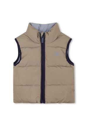 Gilet sans manches matelassé beige avec col montant et fermeture éclair noire au centre, avec un petit logo sur le côté gauche de la poitrine.