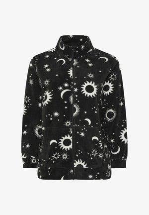 Schwarze Fleecejacke mit hohem Kragen, Reißverschluss und Mustern von Sonne, Mond und Sternen in Weiß. Zwei vordere Taschen sind enthalten.