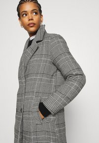 ONLY ONLARABELLA COAT - Casaco clássico - black/cloud dancer