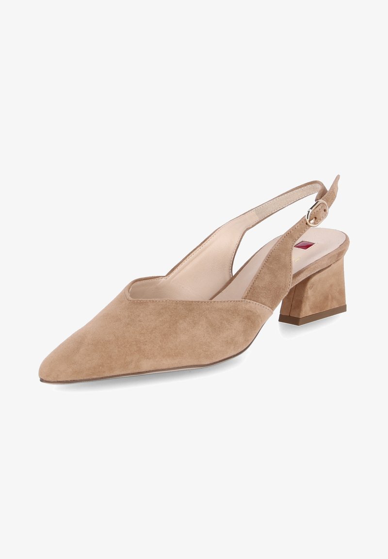 Chaussure à bride arrière beige en daim avec bout pointu, talon bloc et bride réglable avec boucle.