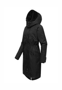 Chaqueta larga negra con capucha, que cuenta con un forro interior de felpa, cintura ajustada, dos bolsillos frontales y cierre de cremallera.