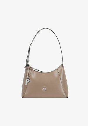 Tanfarbene Lederhandtasche mit geschwungener Silhouette, kurzem Tragegurt, silbernen Beschlägen und Logo-Detail auf der Vorderseite. Reißverschlussverschluss oben.