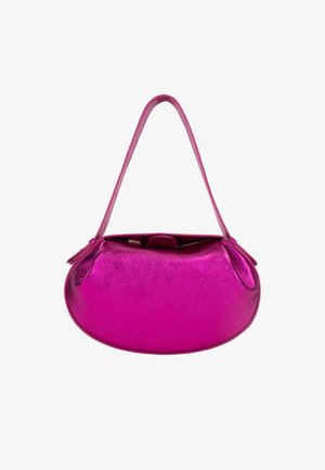 Borsa a mano rosa metallica con una forma arrotondata, texture liscia e una sola tracolla con piccoli dettagli a fiocco su ciascun lato.