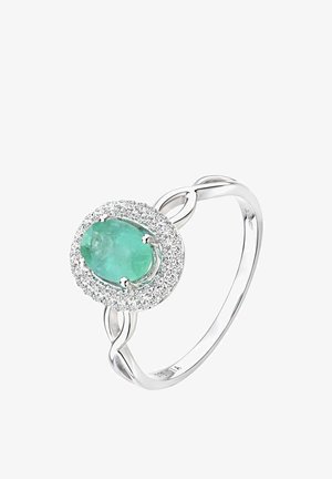 Anillo de plata de ley con una piedra de turquesa ovalada rodeada por un halo de pequeñas gemas transparentes y un diseño de banda torcida.