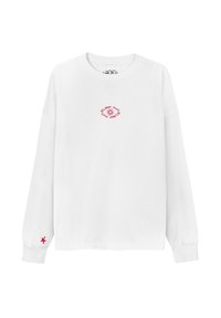 Biała, długirękawowa koszulka z bawełny z czerwonym haftowanym logo z motywem słońca oraz małą czerwoną gwiazdką na jednym z rękawów.