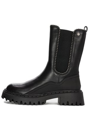 - Botki na platformie