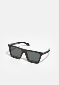 Unselected, black/dark grey