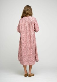 Abito a maniche corte con motivo floreale, di lunghezza al ginocchio, in rosa e crema, caratterizzato da una schiena arricciata per una vestibilità comoda.