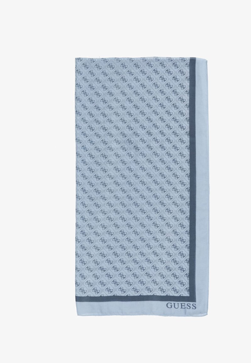 Lichtblauwe sjaal met een herhalend diamanten patroon en donkerblauwe accenten. Randen zijn afgewerkt en aan de ene zijde is "GUESS" gedrukt.
