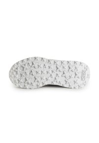 Suela de un zapato con una superficie de goma blanca texturizada, con patrones florales y un logo, diseñada para ofrecer agarre y tracción.