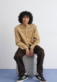 Carhartt WIP MADISON - Shirt - sable/black