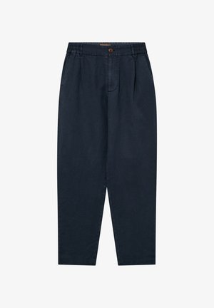 Dunkel marineblaue, schmal zulaufende Hose mit elastischem Bund, Knopfverschluss, seitlichen Taschen und vorderen Falten, geeignet für legere oder formelle Anlässe.