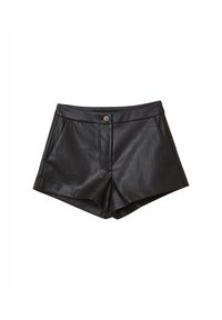 Pantaloni corti in pelle nera con una texture liscia, vita alta e tasche frontali. Presentano una chiusura con un singolo bottone dorato sul davanti.