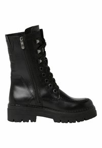 Zwarte leren combatboot met veter- en ritsluiting, voorzien van een chunky, gestructureerde zool en decoratieve stiksels langs de zijkanten.