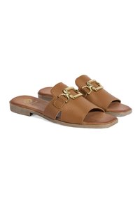 Braune Leder-Sandalen mit zwei breiten Riemen, die goldfarbene Hardware-Akzente aufweisen und eine flache Sohle mit leichtem Absatz haben.