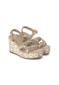 Sandali con zeppa beige con base in corda tessuta, impreziositi da strass trasparenti su cinghie incrociate. Texture in suede morbido, design open-toe.