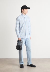 GANT CHECK SHIRT - Marškiniai - fresh blue
