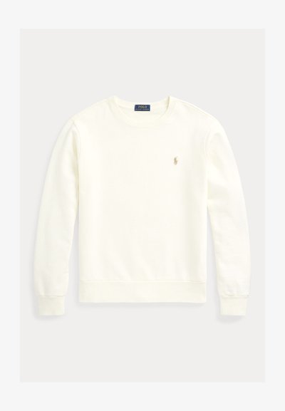 Kremna dukserica iz mehkega materiala. Ima okroglo ovratnik, dolge rokave, rebraste manšete in majhen izvezen logotip v zlati barvi na prsih.