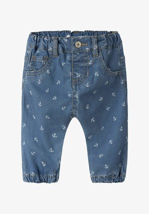 Kék farmernadrág kisgyermekeknek, elasztikus derékkal és szegélyekkel, apró fehér horgony mintákkal és gombos zsebekkel elöl.