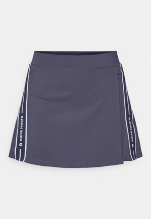 Jūrinis sportinis sijonas su plačiu juosmeniu, šoninėmis baltomis juostelėmis ir logotipu, rodomu vertikaliai kairėje pusėje. Lygus, tamprus audinys.