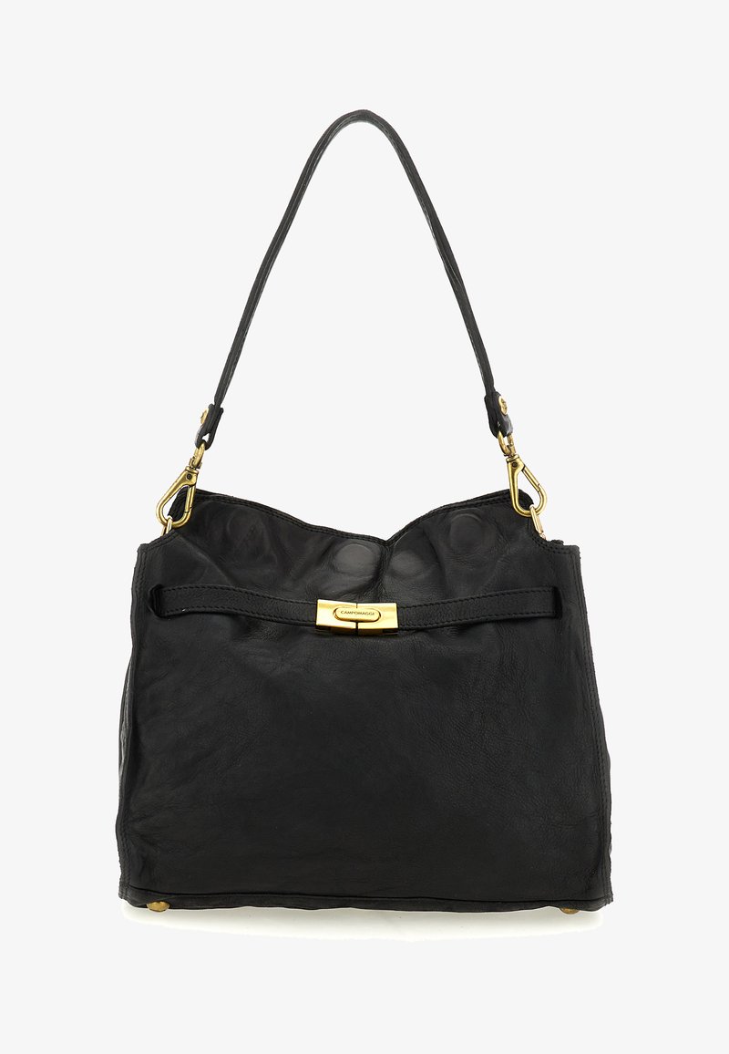 Borsa a tracolla in pelle nera con chiusura e ferrature dorate, tracolla singola, forma rettangolare e nome del marchio sulla chiusura.