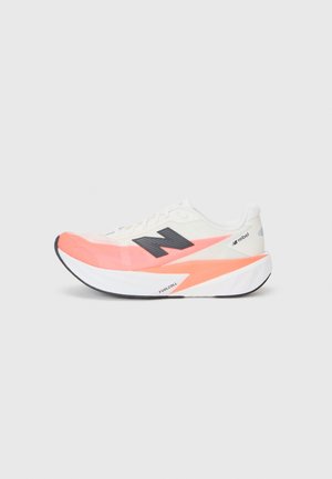 New Balance FUELCELL REBEL V5 - Maanteejooksu jalatsid - urgent red