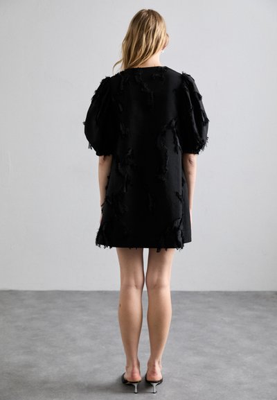 Stine Goya PUFFY SLEEVES MINI DRESS - Koktejlové šaty / šaty na párty - jet black