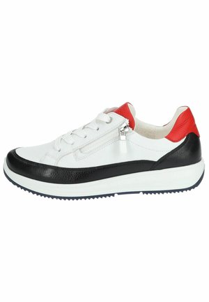 Baskets en cuir blanc et noir avec des accents rouges, bout rond, design à lacets et détail de zip sur le côté. Semelle en caoutchouc texturé.