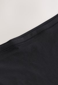 Unausgewählt, black