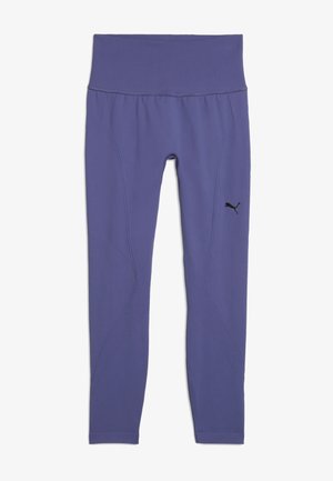 Leggings da allenamento viola con vita alta, dotati di pannelli testurizzati sui lati e di un piccolo logo nero sulla parte inferiore della gamba.