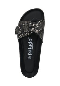 Slide-sandalen met een zwart en grijs slangenhuidpatroon, verstelbare gespsluiting en een geprofileerde zwarte voetbed. Logo bedrukt op de binnenzool.