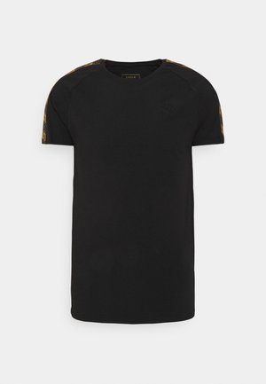 Sort T-shirt lavet af blød bomuld med korte ærmer, rund halsudskæring og gulddetalje langs skuldrene.