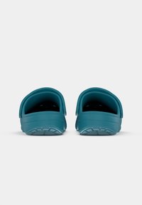 Crocs CLASSIC UNISEX - Iešļūcenes - turbo teal