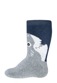Skarpeta w kolorze szarym i granatowym z nadrukiem w formie rysunku twarzy kota, wykonana z dzianiny, z prążkowanym mankietem i gładką fakturą na całej powierzchni.