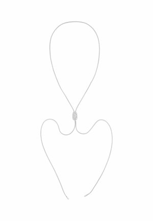 Collar de plata con un diseño en bucle, que cuenta con un colgante rectangular texturizado adornado con pequeñas piedras brillantes.
