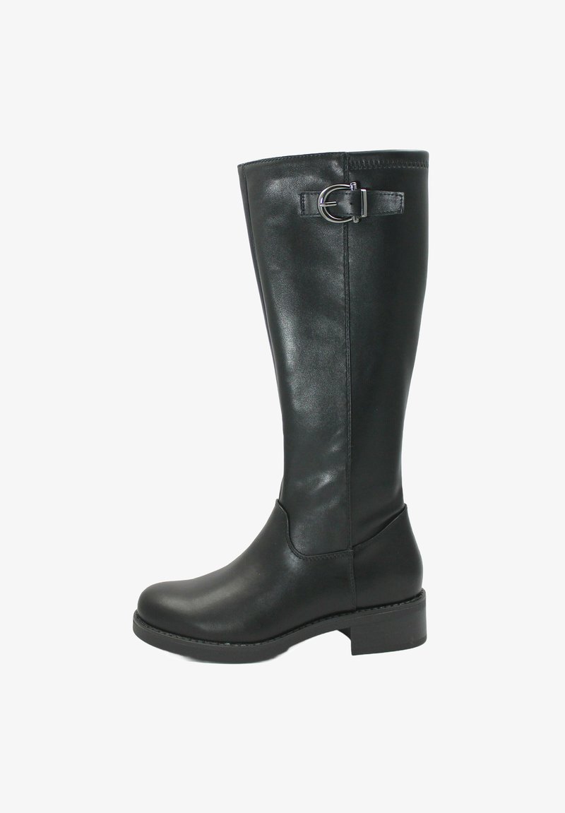 Stivale nero in pelle al ginocchio con punta arrotondata, finitura texture e dettaglio in metallo sulla parte laterale. Tacco basso a blocco.