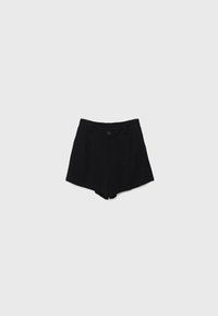 Shorts noirs taille haute, cintrés, avec bouton à l'avant, fermeture éclair et poches latérales, présentés sur un fond gris clair uni.