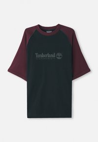 Black T-shirt with burgundy raglan sleeves. Features "Timberland Highsnobiety" logo in gray, round neckline, and short sleeves. Cotton blend material.