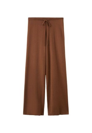 Rjave široke pletene hlače z elastičnim pasom in nastavljivim vezalko na belem ozadju.