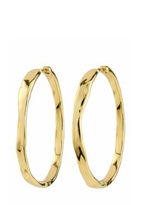 Orecchini a cerchio in metallo tono oro con una texture intrecciata e finitura liscia; forma circolare con estremità aperte; diametro di circa 7,5 cm.
