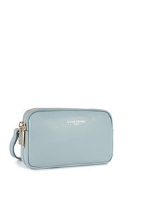 Borsa rettangolare in pelle blu con finitura testurizzata, zip dorata e dettaglio con logo. Include una maniglia laterale per il trasporto.