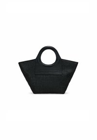 Bolso de mano tejido en negro con una base ancha, forma estructurada, asa circular en la parte superior y un detalle de cuero suave en la parte frontal.