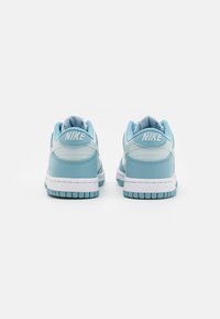 Nike Sportswear DUNK LOW - Sapatilhas - aura/clear/worn blue/white